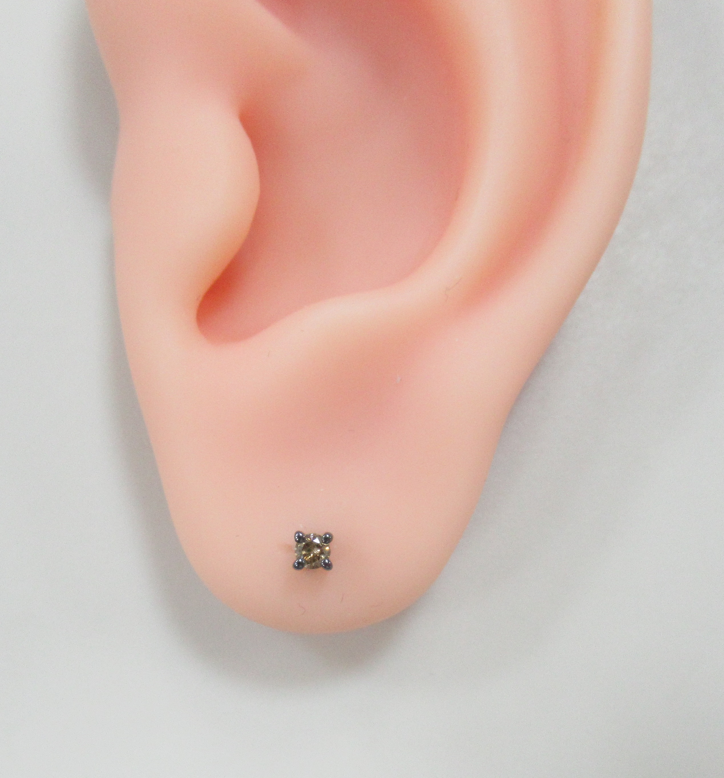 Серебряные серьги-пусеты с коньячными бриллиантами